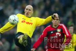 Fussball 1. Bundesliga: Dortmund - Leverkusen, Zweikampf