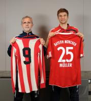 Fussball 1. Bundesliga : Gerd Mueller mit Thomas Mueller , FC Bayern Muenchen