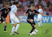 Fussball CHL  Saison 2011/2012: Ricardo Rodriguez (li, FC Zuerich) gegen Bastian Schweinsteiger (re, FC Bayern Muenchen)