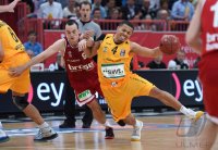 Basketball 1. Bundesliga 14/15 Hauptrunde:  Walter Tigers Tuebingen - Brose Baskets Bamberg