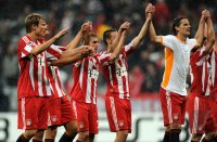 Fussball Champions League  Saison 2010/2011: Holger Badstuber, Philipp Lahm, Daniel van Buyten (v.li., FC Bayern Muenchen)