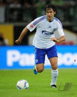 Fussball 1. Bundesliga, Saison 2011/2012: Schalke 04, RAUL am Ball