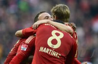 Fussball 1. Bundesliga, Saison 2012/2013:  Jubel Franck Ribery mit Javi , Javier Martinez  (v. li., FC Bayern Muenchen)
