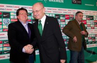 Fussball 1. Bundesliga, Saison 2011/2012: Pressekonferenz Werder Bremen zur Vertragsverlaengerung von Manager und Trainer
