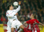 Fussball 1. Bundesliga: Lautern - Bayern, Zweikampf