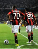 Fussball Champions League  Saison 2010/2011:  Robinho, Ronaldinho (v. li., AC Mailand) , ENTT&acirc;&not;USCHT, ENTTAEUSCHT, ENTTAEUSCHUNG, ENTT&acirc;&not;USCHUNG, FRUST, FRUSTRIERT, PESSIMISTISCH, EMOTION, EMOTIONEN, NEGATIV, NEGATIVE EMOTIONEN, NEGATIVE EMOTION, NACHDE