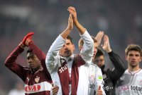 Fussball DFB Pokal, Saison 2011/2012, Viertelfinale: David Alaba (li.) mit Mario Gomez (FC Bayern Muenchen)