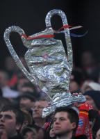 Fussball International Champions League  FC Bayern Fans mit CHL POKAL