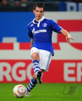 Fussball: 1. Bundesliga Saison 2010/2011, Schalke: MORITZ am Ball