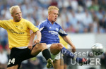 Fussball UI-Cup Halbfinale: Schalke  - Esbjerg fB, Zweikampf