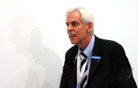 2. Fussball Bundesliga: Praesident Dieter Schneider (TSV 1860 Muenchen)