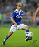 Fussball: Europa League, Saison 2011/2012: Schalke, HOLTBY am Ball