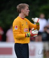 FUSSBALL 1. Bundesliga 2013/2014: Torwart Daniel Batz (SC Freiburg)