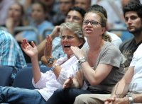 Basketball Nationalmannschaft 2011/2012 : Praesident Uli Hoeness (FC Bayern Muenchen) mit seiner Familie