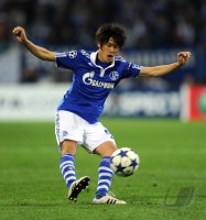 Fussball CHL  Saison 2010/2011: Atsuto Uchida (FC Schalke 04)