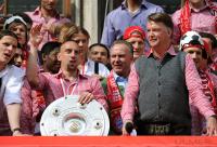 Fussball 1. Bundesliga : JUBEL Franck Ribery, Trainer Louis van Gaal