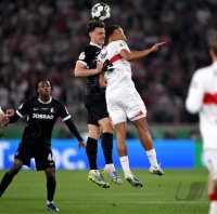 Fussball DFB Pokal  Halbfinale  2025/2026  23.04.2026VfB Stuttgart - SC Freiburg , ZWEIKAMPF, SPIELSZENE, AKTION, ACTION, DUELL,