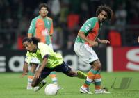 Fussball Champions League: Bremen - Barcelona, Zweikampf