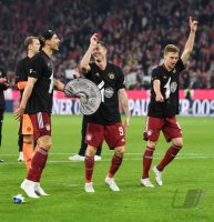 Fussball 1. Bundesliga Saison 21/22: JUBEL FC Bayern Muenchen feiert die 32. Meisterschaft