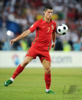 FUSSBALL EURO 2008: Portugal, Ronaldo am Ball