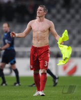 Fussball Champions League: Bayern Jubel von Bastian Schweinsteiger im Trikot von Alexander Frei (FC Basel)