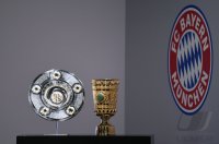Fussball 1. Bundesliga Saison 18/19: Ehrung Doubelsieger 1969 des FC Bayern Muenchen
