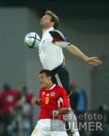 Fussball: Deutschland - Malta, Zweikampf