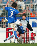 Fussball 1. Bundesliga: Bochum - Schalke, Zweikampf