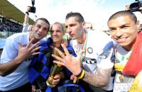 FUSSBALL SERIE A:  Cristian Chivu, Wesley Sneijder, Marco Materazzi (v. li., Inter)