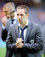FUSSBALL EURO 2008: Frankreich, Ribery traegt Anzug