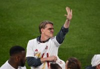 Fussball 1. Bundesliga 24/25: FC Bayern Muenchen feiert die 34. Deutschen Meisterschaft