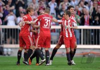 Fussball 1. Bundesliga : JUBEL nach dem TOR zum 1:0 mit  Andreas Ottl,  Bastian Schweinsteiger, Philipp Lahm, Mario Gomez (v. li., FC Bayern Muenchen)