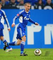 FUSSBALL, 1. BUNDESLIGA, 18. Spieltag: Schalke, KLUGE Einzelaktion