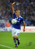 Fussball 1. Bundesliga, Saison 2011/2012: Schalke, HOLTBY am Ball