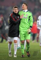 Fussball DFB Pokal, Saison 2011/2012, Viertelfinale: Toni Kroos (li,) mit Torwart Manuel Neuer (FC Bayern Muenchen)