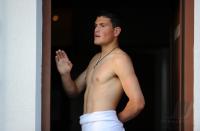 1. Fussball Bundesliga: Kyriakos Papadopoulos mit Badetuch (Schalke)