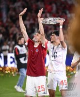 Fussball 1. Bundesliga 24/25: FC Bayern Muenchen feiert die 34. Deutschen Meisterschaft