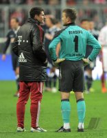 Fussball 1. Bundesliga, Saison 2011/2012:  Mario Gomez (li, FC Bayern Muenchen) mit Michael Rensing (1. FC Koeln)