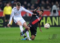 Fussball 1. Bundesliga : Toni Kroos (li, FC Bayern Muenchen) gegen Arturo Vidal (re, Bayer 04 Leverkusen)