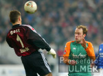 Fussball 1. Bundesliga: Schalke - Bremen, Zweikampf