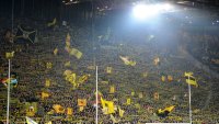 Fussball: 1. Bundesliga Saison 2010/2011: Dortmund, Suedtribuene