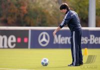 FUSSBALL Training   Deutsche  Nationalmannschaft;  Trainer Loew; Kunstrasen