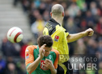 Fussball 1. Bundesliga: Dortmund - Bremen, Zweikampf