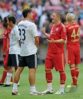 Fussball 1. Bundesliga 2011/2012:  Bastian Schweinsteiger (FC Bayern Muenchen) und Mario Gomez (FC Bayern Muenchen)