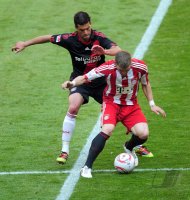 Fussball 1. Bundesliga : Michael Ballack (li, Bayer 04 Leverkusen) gegen Bastian Schweinsteiger (re, FC Bayern Muenchen)