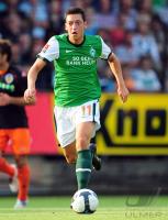 FUSSBALL, Bundesliga, SV Werder Bremen: OEZIL Einzelaktion