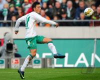 FUSSBALL 1. BUNDESLIGA: Bremen, OEZIL Einzelaktion