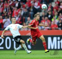 Fussball 1. Bundesliga : Elkin Soto (li, 1. FSV Mainz 05) gegen Thomas Mueller (re, FC Bayern Muenchen)