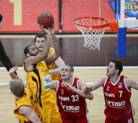 Basketball 1. Bundesliga 2012/2013:  Walter Tigers Tuebingen - Brose Baskets Bamberg