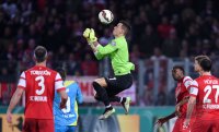 Fussball DFB Pokal Achtelfinale 14/15: Torwart Roman Buerki (SC Freiburg)